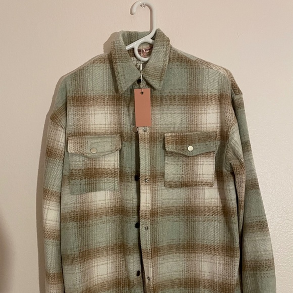 Miss Lola Shacket/ Size Small - Picture 1 of 3